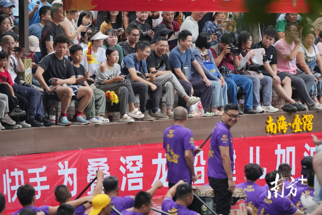 南海疊滘龍船漂移，吸引了全國(guó)關(guān)注。廖明璨攝
