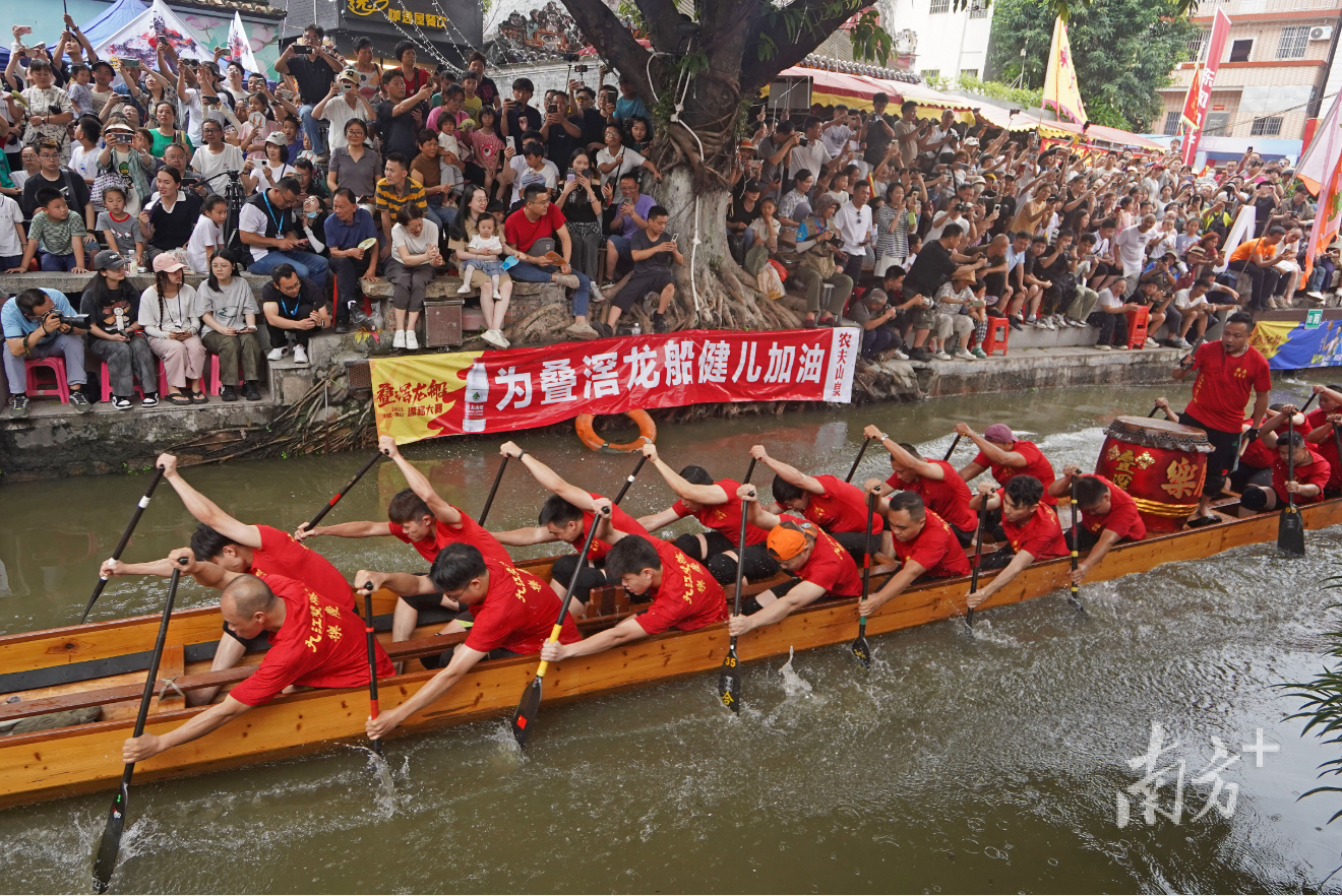 2025年中國（佛山）疊滘龍船漂移大賽在佛山南海桂城開賽。戴嘉信 廖明璨 李欣 攝