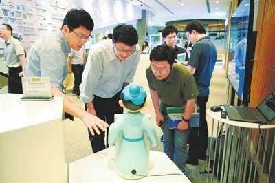 6月3日，橫琴粵澳深度合作區(qū)，嘉賓參觀中國·葡語系國家科技交流合作中心。