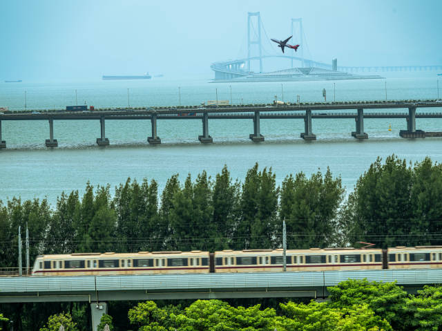 深中通道橋連大灣區(qū)。來(lái)源：視覺(jué)中國(guó) 深中通道橋連大灣區(qū)。來(lái)源：視覺(jué)中國(guó)