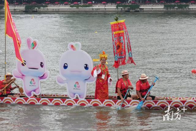 2025廣州國(guó)際龍舟邀請(qǐng)賽現(xiàn)場(chǎng)。