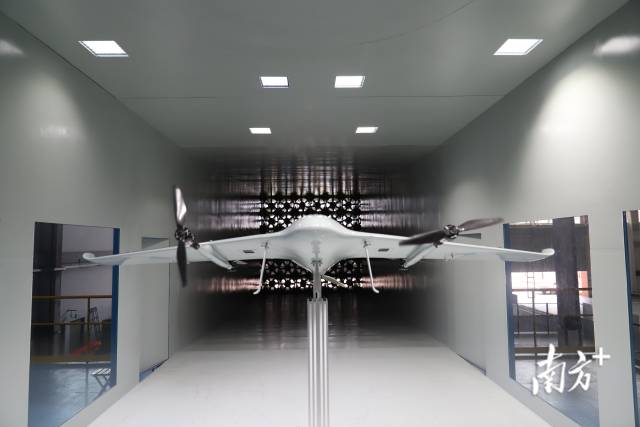 低空飛行器