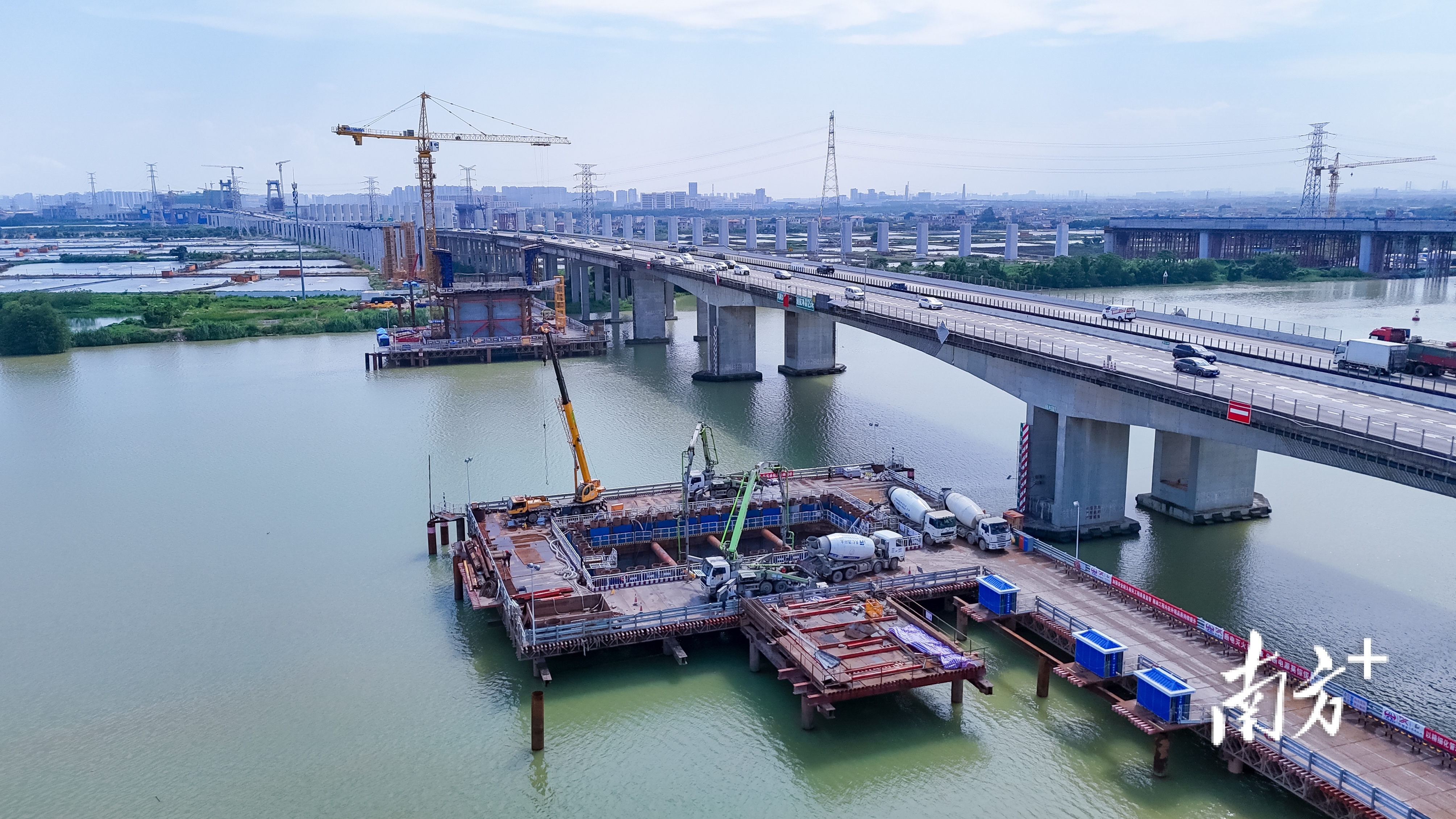 廣珠段改擴建項目海隆大橋四個主墩承臺順利建成