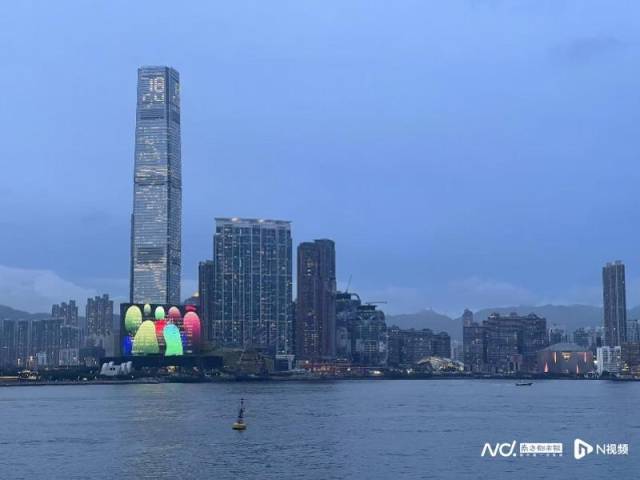 香港完善的生活和商業(yè)基建對(duì)人才有顯著的吸引力。