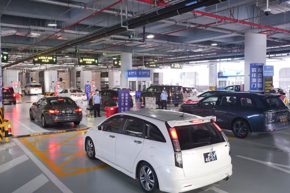 圖為澳門單牌車通過橫琴口岸
