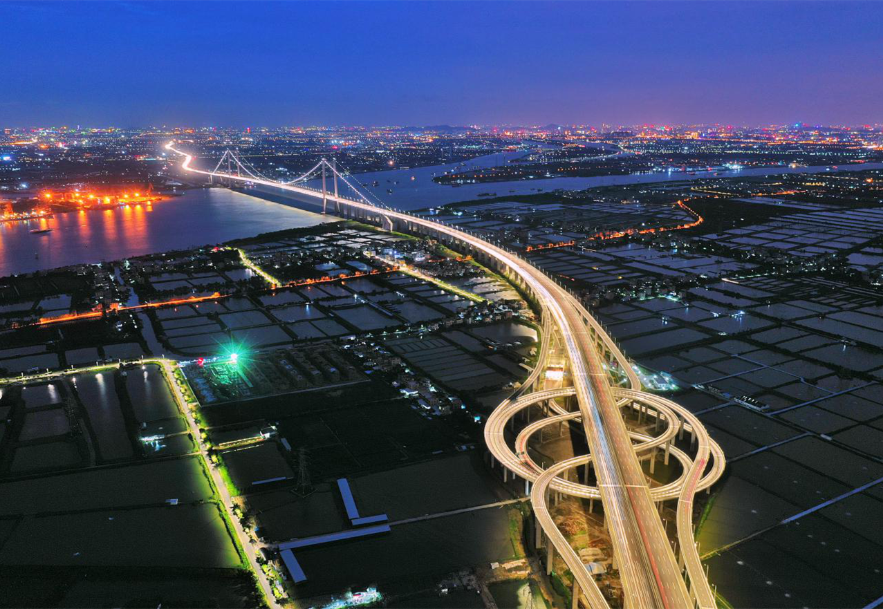 2019年3月21日晚，項目實施全線調(diào)試亮燈。3837盞燈，從天空俯視，流光溢彩、五彩繽紛，仿若一條熠熠閃亮的巨龍。2019年3月29日，項目正式順利通過交工驗收。